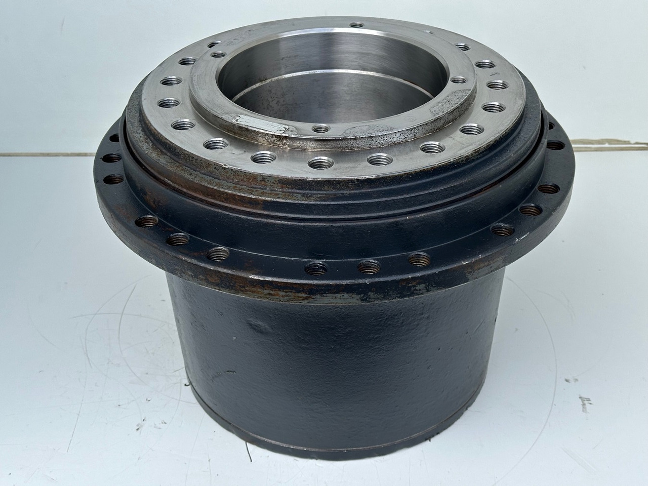 Liebherr Fahrantrieb FAT355P076. ID-Nr.969455101 - ID-Nr.969524001 - ID-Nr.90022900. LO1916, LOS916, R906, R916, R922, R924. #969455101.1649# - Sānpārvads - Celtniecības tehnika: foto 1 Liebherr Fahrantrieb FAT355P076. ID-Nr.969455101 - ID-Nr.969524001 - ID-Nr.90022900. LO1916, LOS916, R906, R916, R922, R924. #969455101.1649# - Sānpārvads - Celtniecības tehnika: foto 1