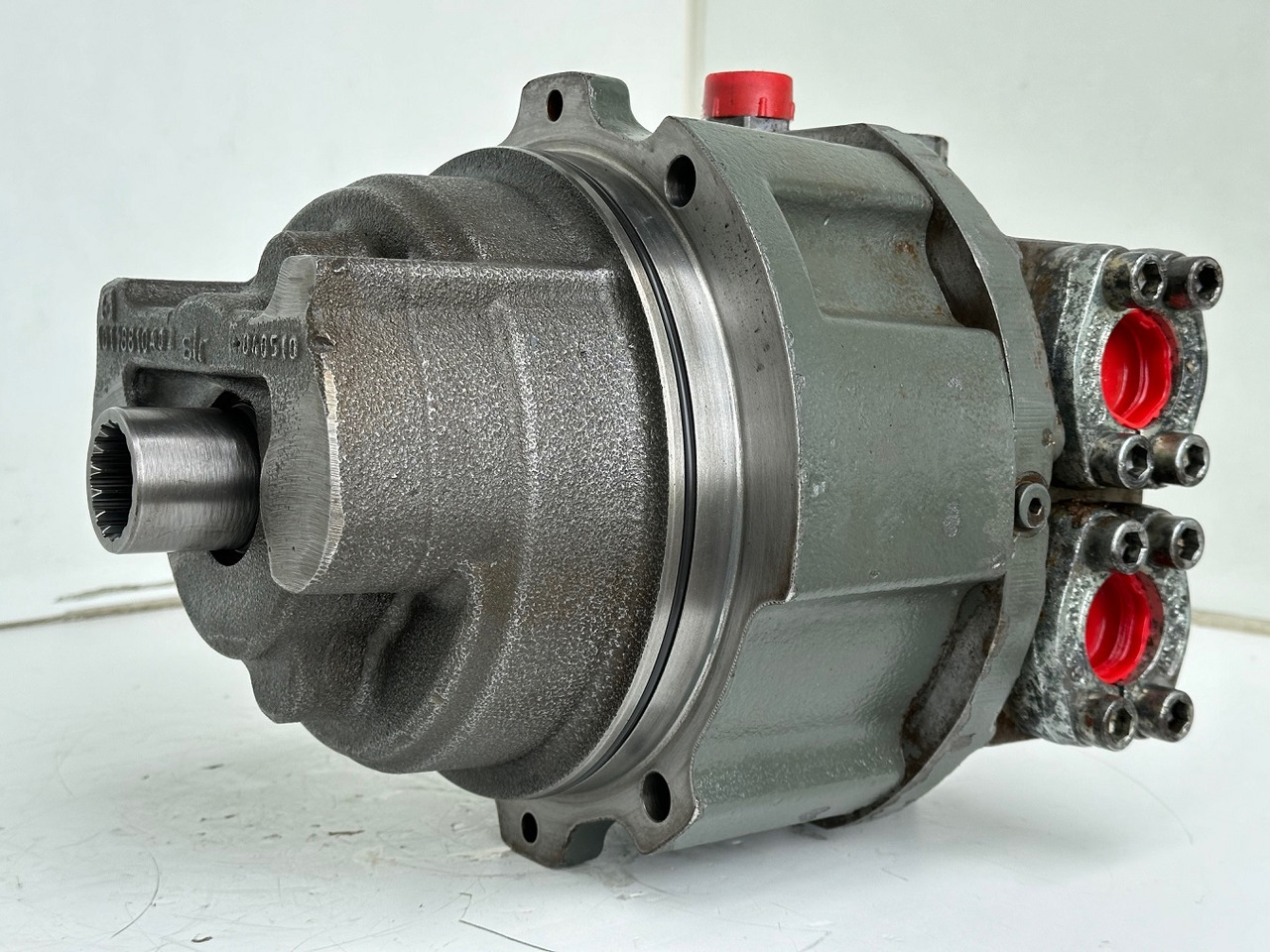 Liebherr Hydraulikeinbaumotor CMVE O 108. ID-Nr.10118562 - ID-Nr.10132610 - ID-Nr.10129048. LOS1916, LOS916, LOS926, R906, R916, R918, R920, R922, R924, R926COMP, R926, R936. #28313# - Hidrauliskais motors - Celtniecības tehnika: foto 2 Liebherr Hydraulikeinbaumotor CMVE O 108. ID-Nr.10118562 - ID-Nr.10132610 - ID-Nr.10129048. LOS1916, LOS916, LOS926, R906, R916, R918, R920, R922, R924, R926COMP, R926, R936. #28313# - Hidrauliskais motors - Celtniecības tehnika: foto 2