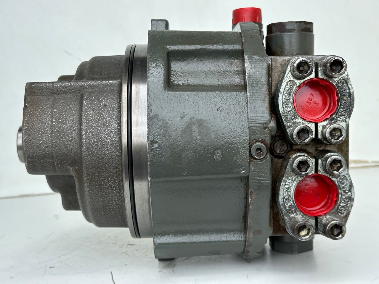 Liebherr Hydraulikeinbaumotor CMVE O 108. ID-Nr.10118562 - ID-Nr.10132610 - ID-Nr.10129048. LOS1916, LOS916, LOS926, R906, R916, R918, R920, R922, R924, R926COMP, R926, R936. #28313# - Hidrauliskais motors - Celtniecības tehnika: foto 5 Liebherr Hydraulikeinbaumotor CMVE O 108. ID-Nr.10118562 - ID-Nr.10132610 - ID-Nr.10129048. LOS1916, LOS916, LOS926, R906, R916, R918, R920, R922, R924, R926COMP, R926, R936. #28313# - Hidrauliskais motors - Celtniecības tehnika: foto 5