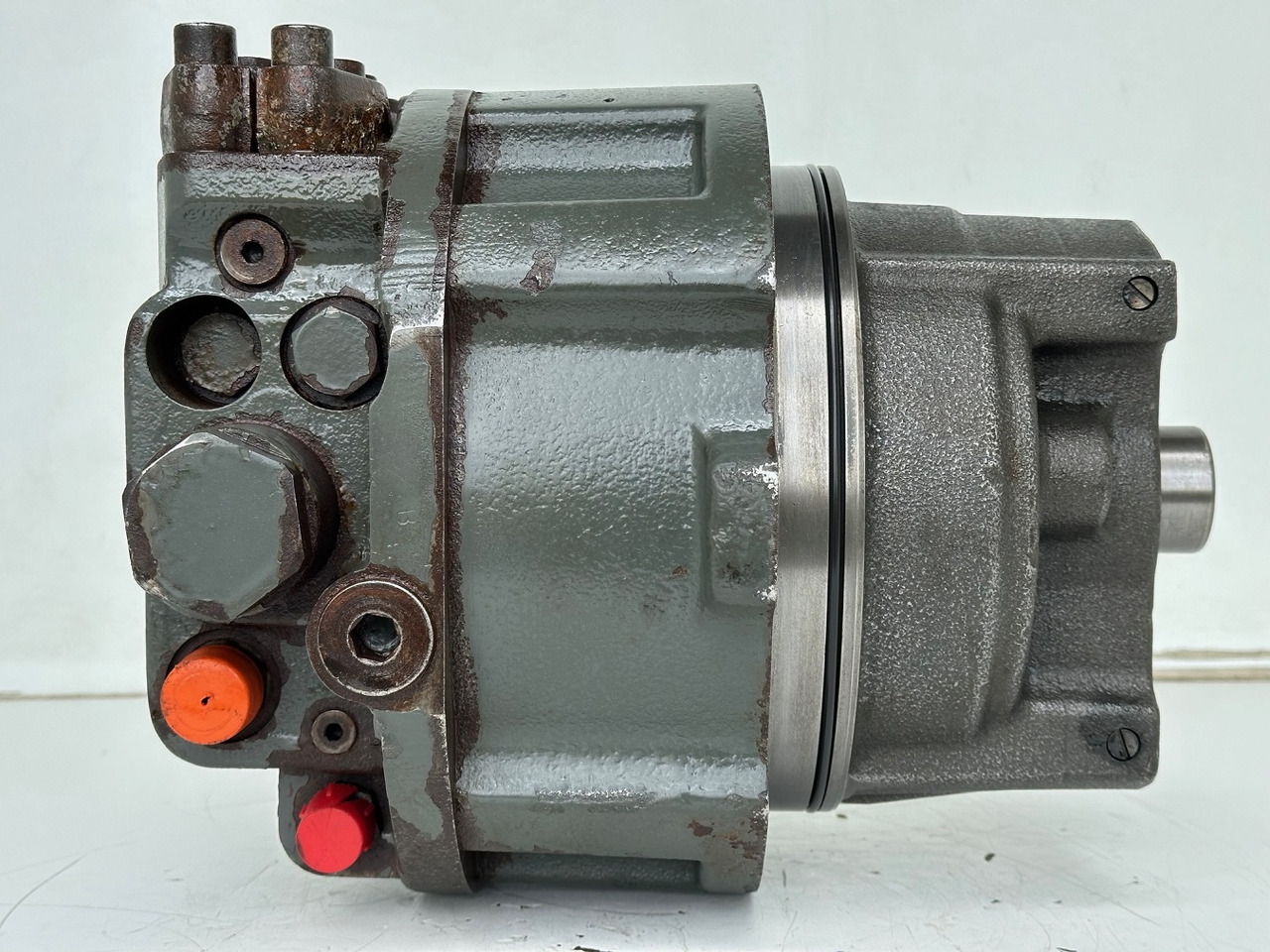 Liebherr Hydraulikeinbaumotor CMVE O 108. ID-Nr.10118562 - ID-Nr.10132610 - ID-Nr.10129048. LOS1916, LOS916, LOS926, R906, R916, R918, R920, R922, R924, R926COMP, R926, R936. #28314# - Hidrauliskais motors - Celtniecības tehnika: foto 3 Liebherr Hydraulikeinbaumotor CMVE O 108. ID-Nr.10118562 - ID-Nr.10132610 - ID-Nr.10129048. LOS1916, LOS916, LOS926, R906, R916, R918, R920, R922, R924, R926COMP, R926, R936. #28314# - Hidrauliskais motors - Celtniecības tehnika: foto 3
