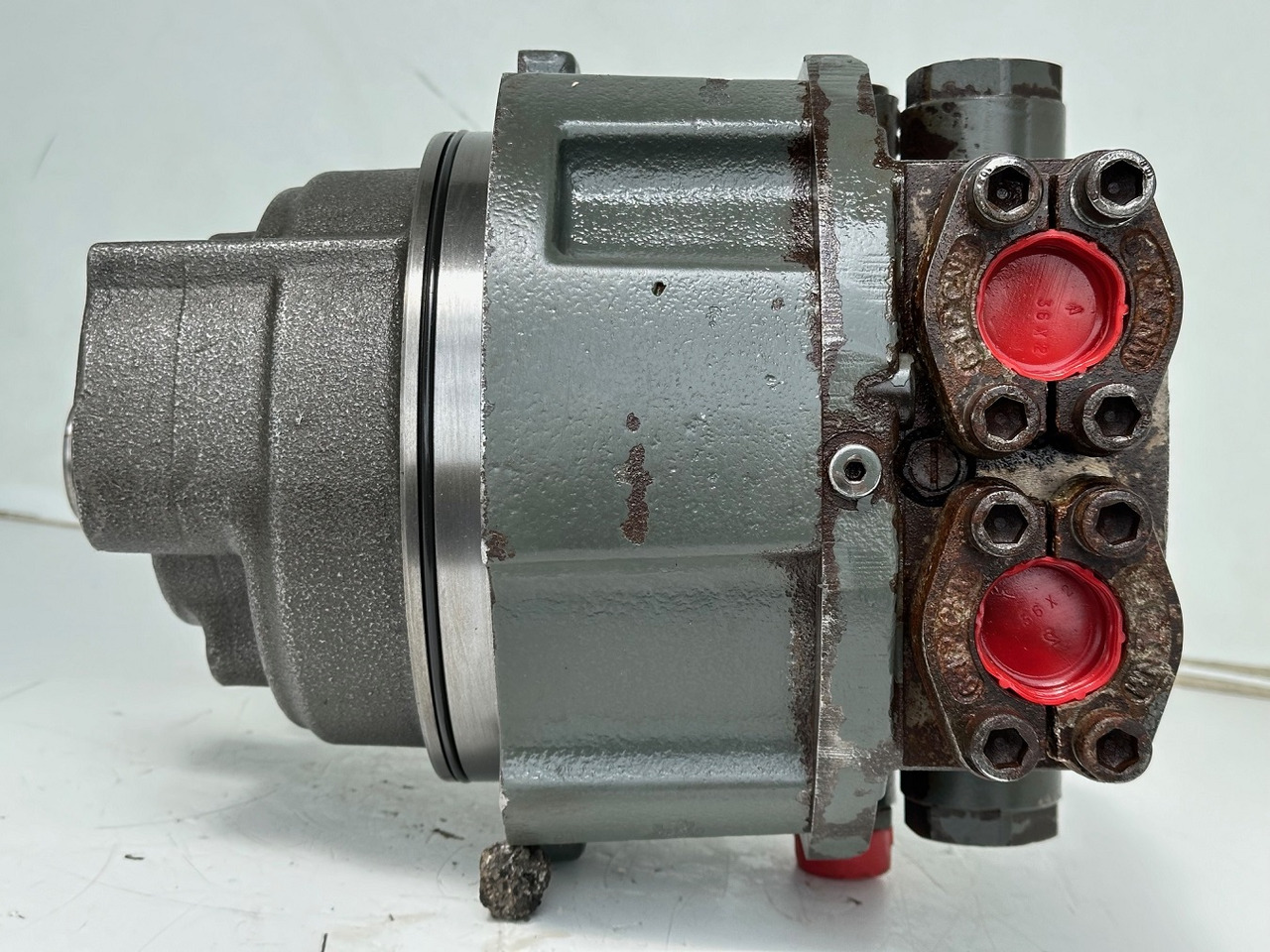 Liebherr Hydraulikeinbaumotor CMVE O 108. ID-Nr.10118562 - ID-Nr.10132610 - ID-Nr.10129048. LOS1916, LOS916, LOS926, R906, R916, R918, R920, R922, R924, R926COMP, R926, R936. #28314# - Hidrauliskais motors - Celtniecības tehnika: foto 5 Liebherr Hydraulikeinbaumotor CMVE O 108. ID-Nr.10118562 - ID-Nr.10132610 - ID-Nr.10129048. LOS1916, LOS916, LOS926, R906, R916, R918, R920, R922, R924, R926COMP, R926, R936. #28314# - Hidrauliskais motors - Celtniecības tehnika: foto 5