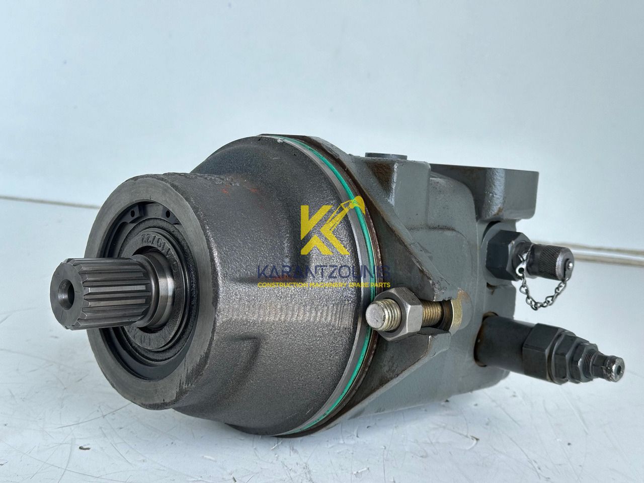 Liebherr Hydraulikeinbaumotor Typ:FMF058, ID-Nr.10122576 - ID-Nr.10145827 - ID-Nr.11371069. LOS1906, P924 COMP , R906, R906 PROTO, R916, R922, R924, R924 COMP, R926 COMP, R926 K LC. #39780# - Hidrauliskais motors - Ekskavators: foto 1 Liebherr Hydraulikeinbaumotor Typ:FMF058, ID-Nr.10122576 - ID-Nr.10145827 - ID-Nr.11371069. LOS1906, P924 COMP , R906, R906 PROTO, R916, R922, R924, R924 COMP, R926 COMP, R926 K LC. #39780# - Hidrauliskais motors - Ekskavators: foto 1