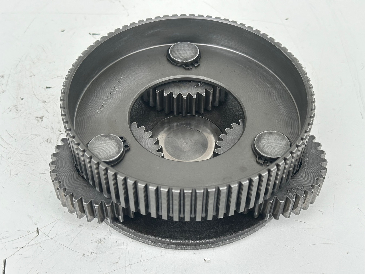 Liebherr Lamellenträger ID-Nr.944179403 mit Planetenträger ID-Nr.944178303 und Planetenrad ID-Nr.944177903. SAT200/277. #PL.P.LA.GH# - Pagrieziena reduktors - Ekskavators: foto 1 Liebherr Lamellenträger ID-Nr.944179403 mit Planetenträger ID-Nr.944178303 und Planetenrad ID-Nr.944177903. SAT200/277. #PL.P.LA.GH# - Pagrieziena reduktors - Ekskavators: foto 1