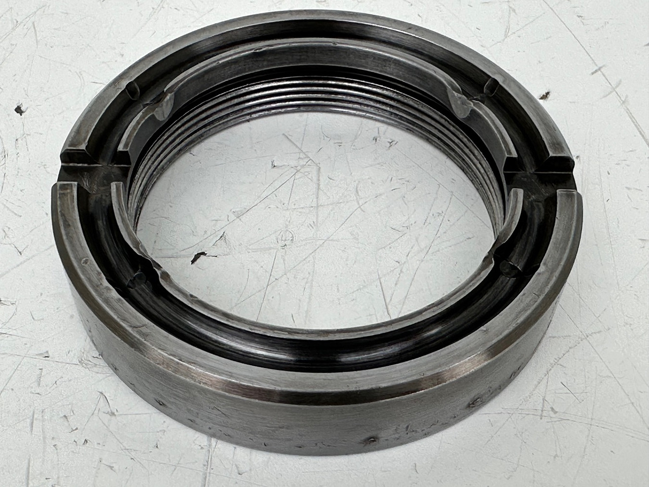 Liebherr Nutmutter ID-Nr.9441596 - ID-Nr.944159603. SAT200/277,SAT225/218,SAT225/200,SAT225/220,SAT225/228,SAT225/229,SAT225/230,SAT225/230,SAT225/240,SAT225/268,SAT250/278,SAT250A300.#944159603.GH# - Pagrieziena reduktors - Ekskavators: foto 1 Liebherr Nutmutter ID-Nr.9441596 - ID-Nr.944159603. SAT200/277,SAT225/218,SAT225/200,SAT225/220,SAT225/228,SAT225/229,SAT225/230,SAT225/230,SAT225/240,SAT225/268,SAT250/278,SAT250A300.#944159603.GH# - Pagrieziena reduktors - Ekskavators: foto 1