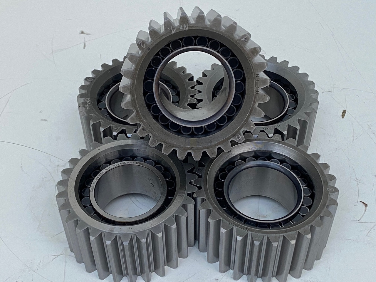 Liebherr Planetenrad ID-Nr.90205840. FAT350P126 - FAT350P138. R920 - R922 - R924 - R925 - R926 - R930 T. #PL24.02.2# - Sānpārvads - Celtniecības tehnika: foto 3 Liebherr Planetenrad ID-Nr.90205840. FAT350P126 - FAT350P138. R920 - R922 - R924 - R925 - R926 - R930 T. #PL24.02.2# - Sānpārvads - Celtniecības tehnika: foto 3