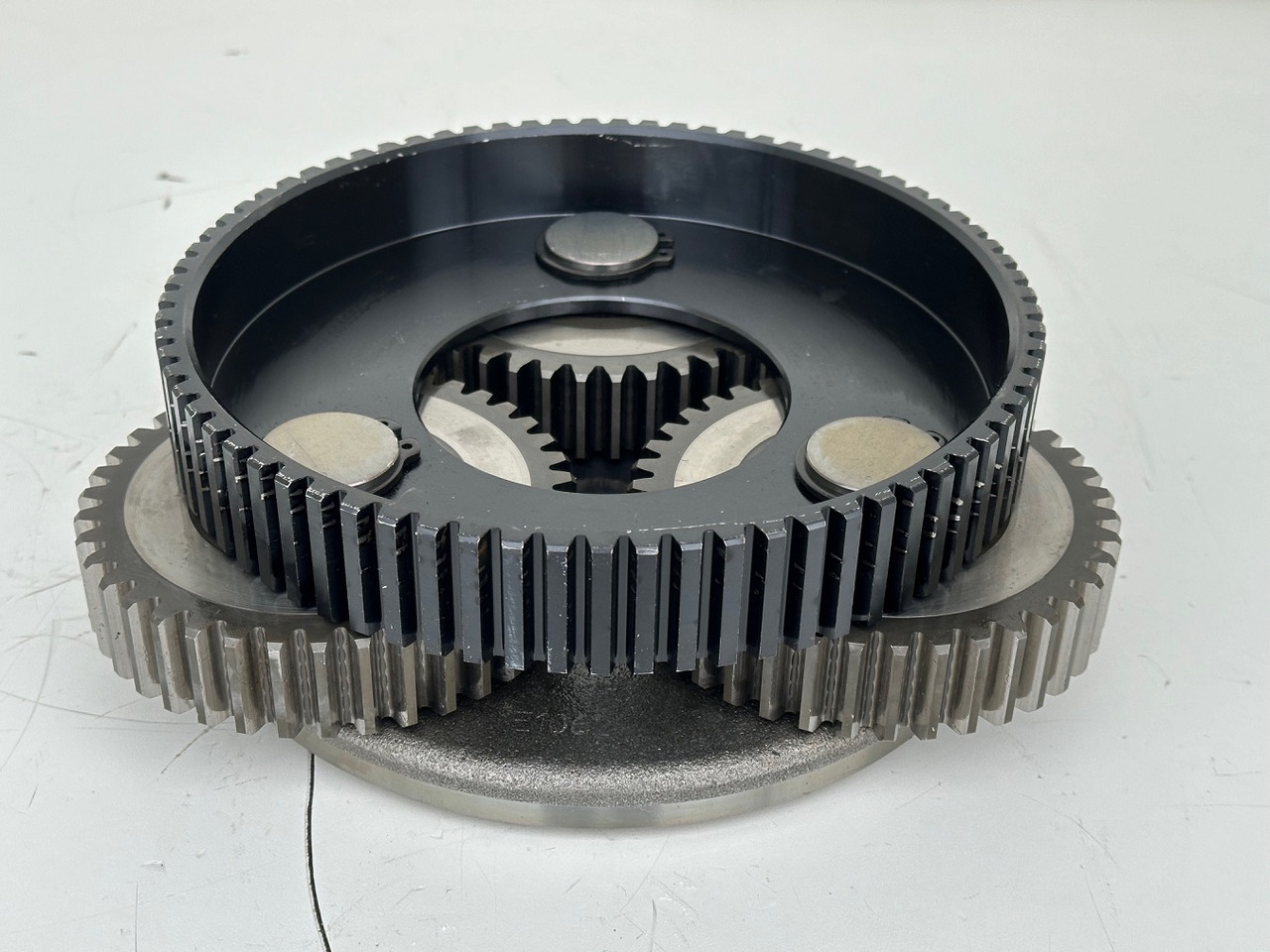 Liebherr Planetenträger ID-Nr.90006547 mit Planetenrad ID-Nr.90209187 und Lamellenträger ID-Nr.90006550. #LA.PL.PA.137239# - Pagrieziena reduktors - Celtniecības tehnika: foto 2 Liebherr Planetenträger ID-Nr.90006547 mit Planetenrad ID-Nr.90209187 und Lamellenträger ID-Nr.90006550. #LA.PL.PA.137239# - Pagrieziena reduktors - Celtniecības tehnika: foto 2