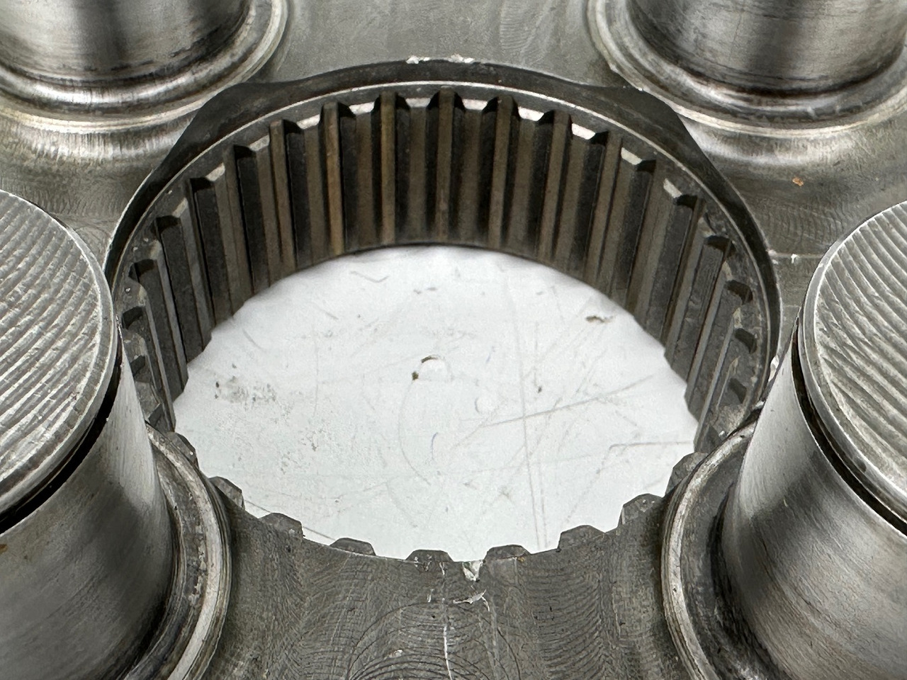 Liebherr Planetenträger ID-Nr.944306303 - ID-Nr.9443063. A924, A934, LH30, LH35, R906, R916, R922, R924, R926, R932, R934, R944. #944306303.16.05# - Pagrieziena reduktors - Celtniecības tehnika: foto 5 Liebherr Planetenträger ID-Nr.944306303 - ID-Nr.9443063. A924, A934, LH30, LH35, R906, R916, R922, R924, R926, R932, R934, R944. #944306303.16.05# - Pagrieziena reduktors - Celtniecības tehnika: foto 5