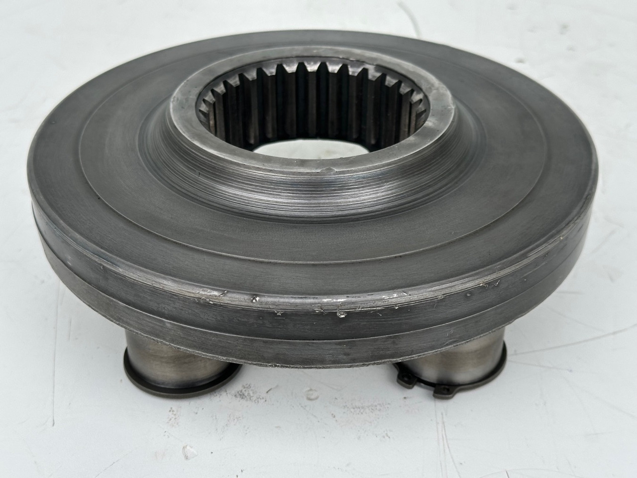 Liebherr Planetenträger ID-Nr.944306303 - ID-Nr.9443063. A924, A934, LH30, LH35, R906, R916, R922, R924, R926, R932, R934, R944. #944306303.E5.058# - Pagrieziena reduktors - Celtniecības tehnika: foto 3 Liebherr Planetenträger ID-Nr.944306303 - ID-Nr.9443063. A924, A934, LH30, LH35, R906, R916, R922, R924, R926, R932, R934, R944. #944306303.E5.058# - Pagrieziena reduktors - Celtniecības tehnika: foto 3