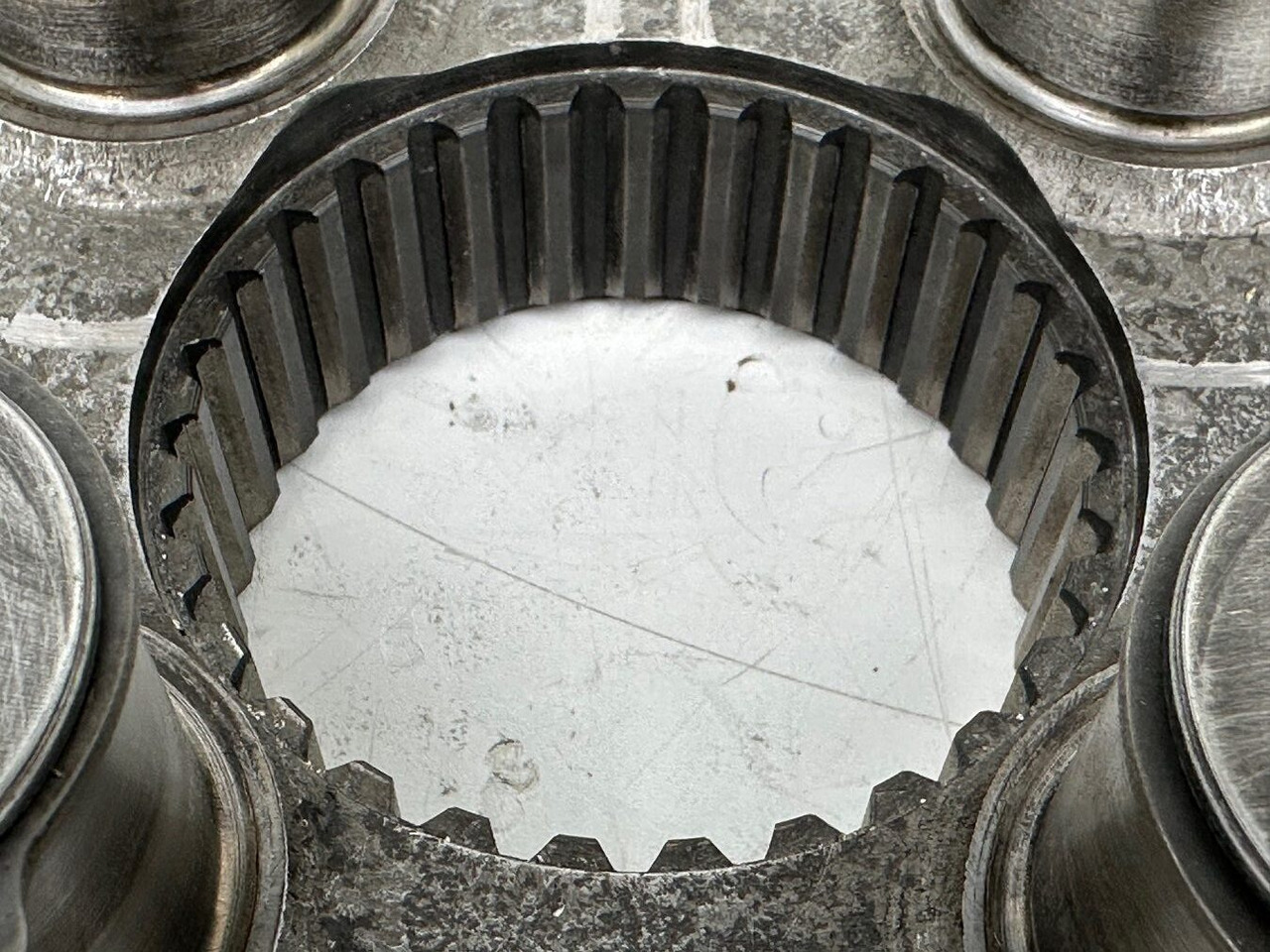 Liebherr Planetenträger ID-Nr.944306303 - ID-Nr.9443063. A924, A934, LH30, LH35, R906, R916, R922, R924, R926, R932, R934, R944. #944306303.E5.058# - Pagrieziena reduktors - Celtniecības tehnika: foto 5 Liebherr Planetenträger ID-Nr.944306303 - ID-Nr.9443063. A924, A934, LH30, LH35, R906, R916, R922, R924, R926, R932, R934, R944. #944306303.E5.058# - Pagrieziena reduktors - Celtniecības tehnika: foto 5