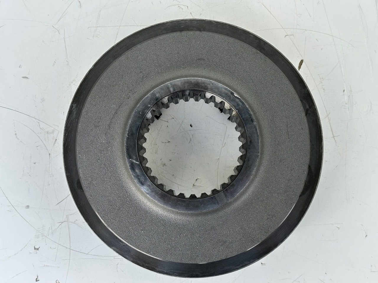 Liebherr Planetenträger ID-Nr.944306303 - ID-Nr.9443063. A924, A934, LH30, LH35, R906, R916, R922, R924, R926, R932, R934, R944. #PLANT2366-0250# - Pagrieziena reduktors - Celtniecības tehnika: foto 5 Liebherr Planetenträger ID-Nr.944306303 - ID-Nr.9443063. A924, A934, LH30, LH35, R906, R916, R922, R924, R926, R932, R934, R944. #PLANT2366-0250# - Pagrieziena reduktors - Celtniecības tehnika: foto 5