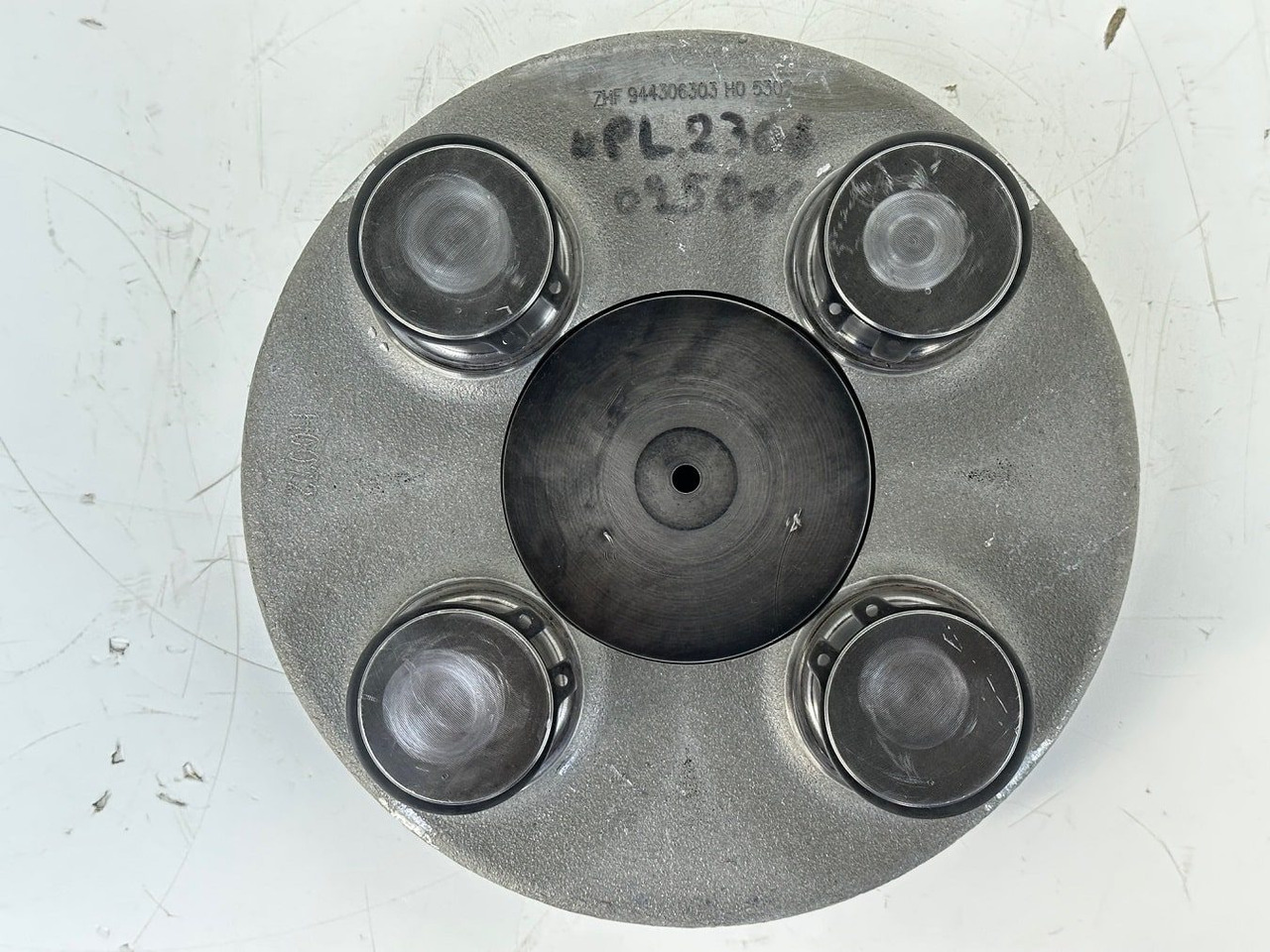 Liebherr Planetenträger ID-Nr.944306303 - ID-Nr.9443063. A924, A934, LH30, LH35, R906, R916, R922, R924, R926, R932, R934, R944. #PLANT2366-0250# - Pagrieziena reduktors - Celtniecības tehnika: foto 3 Liebherr Planetenträger ID-Nr.944306303 - ID-Nr.9443063. A924, A934, LH30, LH35, R906, R916, R922, R924, R926, R932, R934, R944. #PLANT2366-0250# - Pagrieziena reduktors - Celtniecības tehnika: foto 3