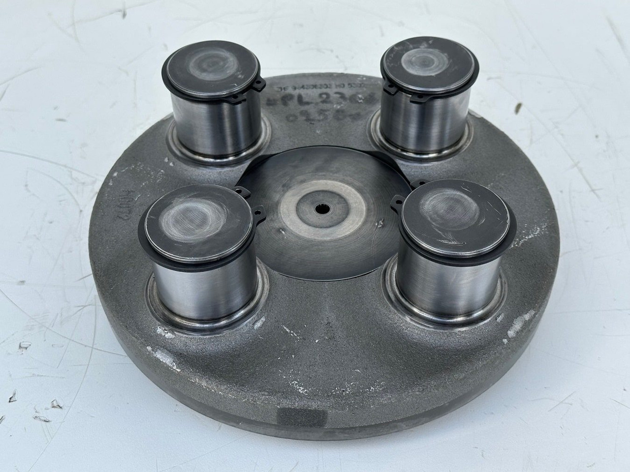 Liebherr Planetenträger ID-Nr.944306303 - ID-Nr.9443063. A924, A934, LH30, LH35, R906, R916, R922, R924, R926, R932, R934, R944. #PLANT2366-0250# - Pagrieziena reduktors - Celtniecības tehnika: foto 1 Liebherr Planetenträger ID-Nr.944306303 - ID-Nr.9443063. A924, A934, LH30, LH35, R906, R916, R922, R924, R926, R932, R934, R944. #PLANT2366-0250# - Pagrieziena reduktors - Celtniecības tehnika: foto 1