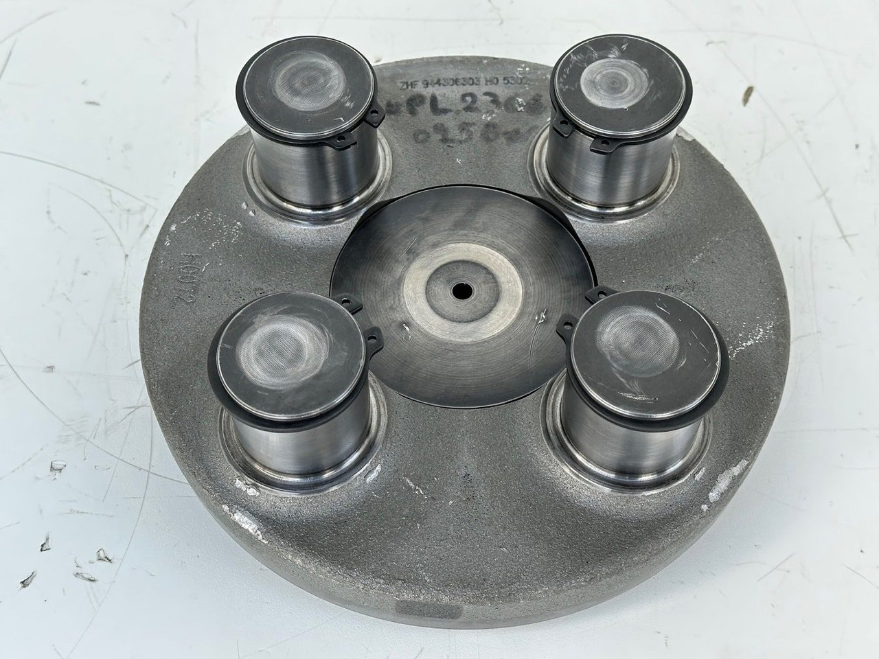 Liebherr Planetenträger ID-Nr.944306303 - ID-Nr.9443063. A924, A934, LH30, LH35, R906, R916, R922, R924, R926, R932, R934, R944. #PLANT2366-0250# - Pagrieziena reduktors - Celtniecības tehnika: foto 2 Liebherr Planetenträger ID-Nr.944306303 - ID-Nr.9443063. A924, A934, LH30, LH35, R906, R916, R922, R924, R926, R932, R934, R944. #PLANT2366-0250# - Pagrieziena reduktors - Celtniecības tehnika: foto 2