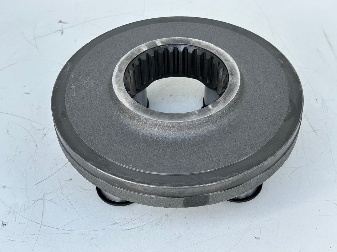 Liebherr Planetenträger ID-Nr.944306303 - ID-Nr.9443063. A924, A934, LH30, LH35, R906, R916, R922, R924, R926, R932, R934, R944. #PLANT2366-0250# - Pagrieziena reduktors - Celtniecības tehnika: foto 4 Liebherr Planetenträger ID-Nr.944306303 - ID-Nr.9443063. A924, A934, LH30, LH35, R906, R916, R922, R924, R926, R932, R934, R944. #PLANT2366-0250# - Pagrieziena reduktors - Celtniecības tehnika: foto 4