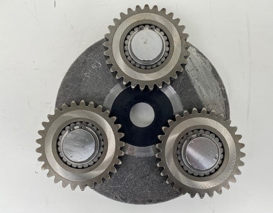 Liebherr Planetenträger mit Planetenrad ID-Nr.944300803 - ID-Nr.944301003. FAT400 - FAT400/018 - FAT400P018 - FAT400P063 - FAT400P073 - FAT400P092. #C6-2699# - Sānpārvads - Kāpurķēžu ekskavators: foto 3 Liebherr Planetenträger mit Planetenrad ID-Nr.944300803 - ID-Nr.944301003. FAT400 - FAT400/018 - FAT400P018 - FAT400P063 - FAT400P073 - FAT400P092. #C6-2699# - Sānpārvads - Kāpurķēžu ekskavators: foto 3