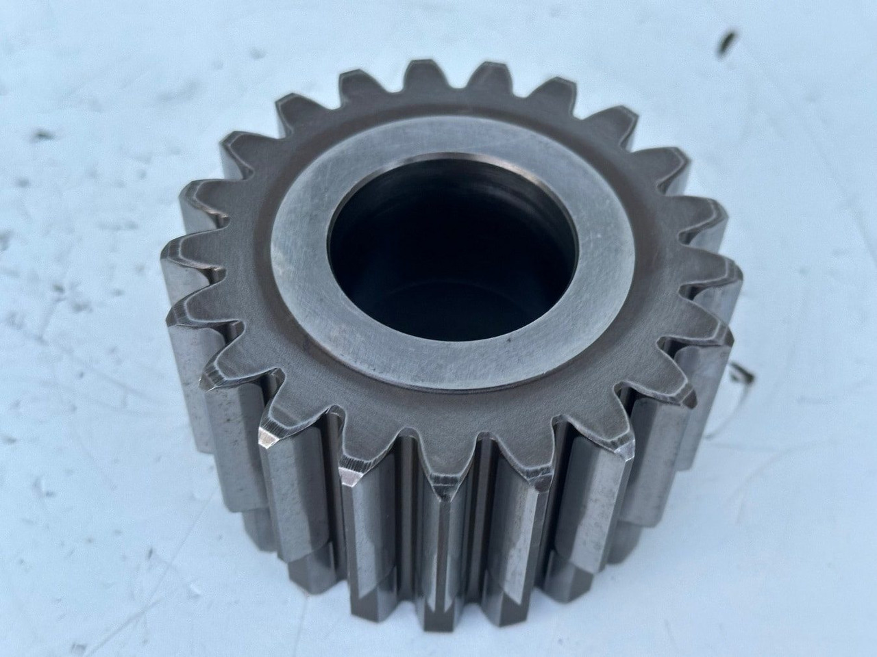 Liebherr Sonnenrad ID-Nr.90002821. FAT400P112, FAT400P130, FAT400P139. R926, R928, R930, R934, R936, R938, R940, R944, R946, R950 T. #01.51139# - Transmisija - Celtniecības tehnika: foto 4 Liebherr Sonnenrad ID-Nr.90002821. FAT400P112, FAT400P130, FAT400P139. R926, R928, R930, R934, R936, R938, R940, R944, R946, R950 T. #01.51139# - Transmisija - Celtniecības tehnika: foto 4