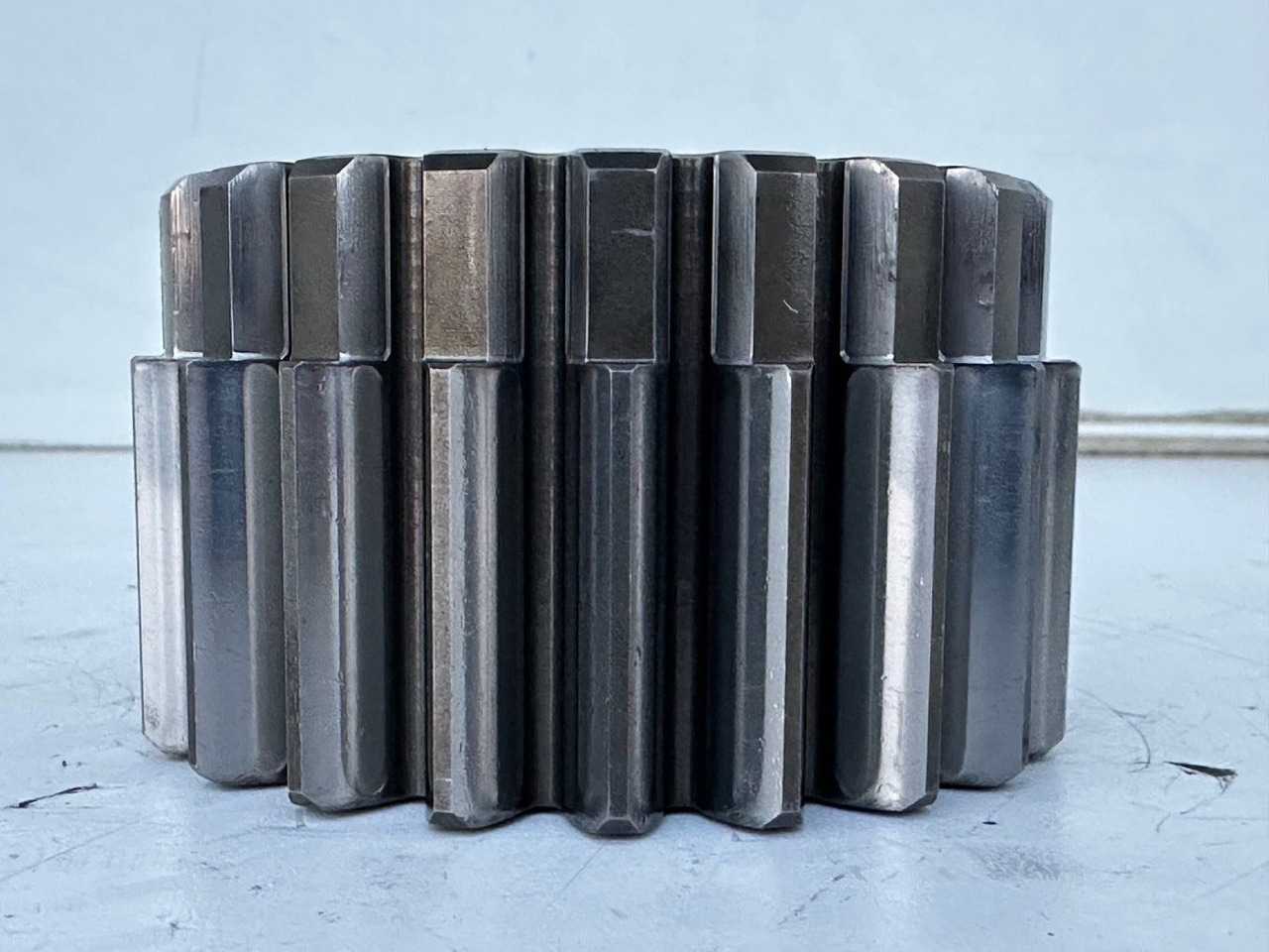 Liebherr Sonnenrad ID-Nr.90002821. FAT400P112, FAT400P130, FAT400P139. R926, R928, R930, R934, R936, R938, R940, R944, R946, R950 T. #02.51139# - Sānpārvads - Celtniecības tehnika: foto 2 Liebherr Sonnenrad ID-Nr.90002821. FAT400P112, FAT400P130, FAT400P139. R926, R928, R930, R934, R936, R938, R940, R944, R946, R950 T. #02.51139# - Sānpārvads - Celtniecības tehnika: foto 2