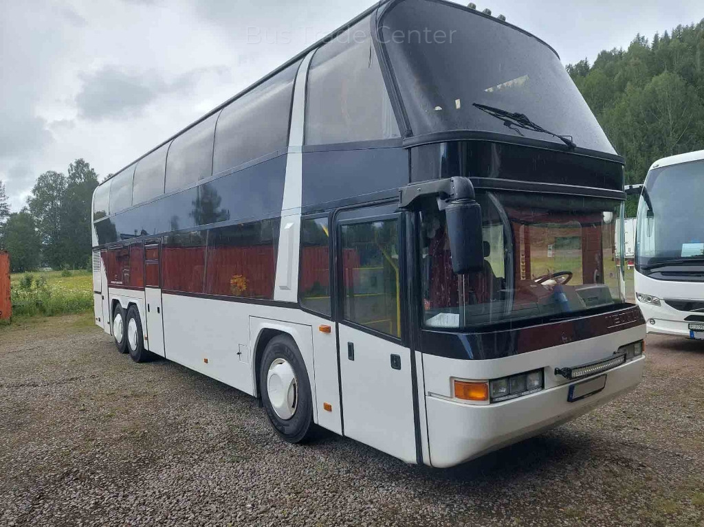 NEOPLAN Skyliner N122/3 - Starppilsētu autobuss: foto 1 NEOPLAN Skyliner N122/3 - Starppilsētu autobuss: foto 1
