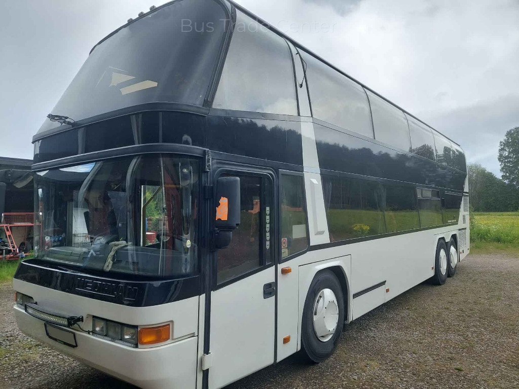 NEOPLAN Skyliner N122/3 - Starppilsētu autobuss: foto 2 NEOPLAN Skyliner N122/3 - Starppilsētu autobuss: foto 2