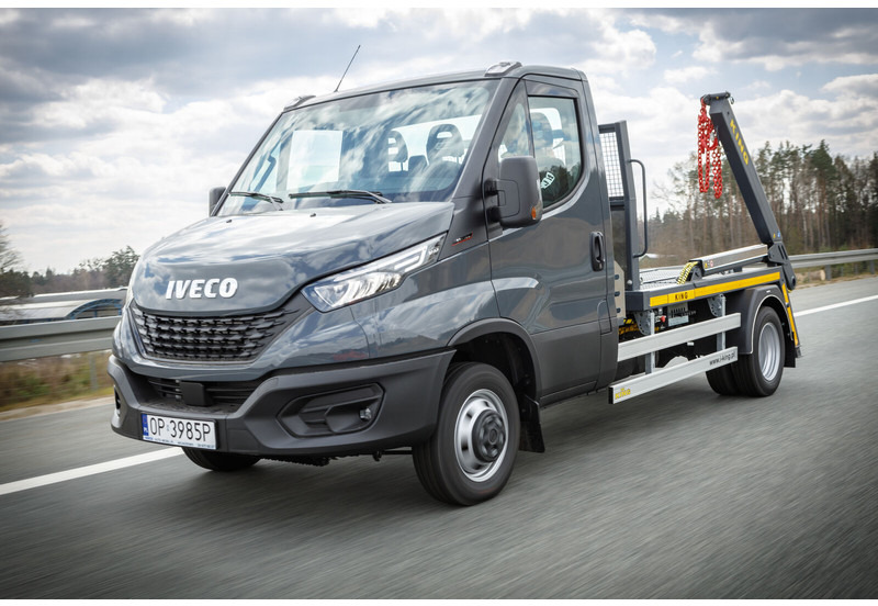 Iveco Daily 70C18 + KING Bramowiec / Skiploader / Absetzkipper - Būvgružu konteineru vedējs: foto 2 Iveco Daily 70C18 + KING Bramowiec / Skiploader / Absetzkipper - Būvgružu konteineru vedējs: foto 2