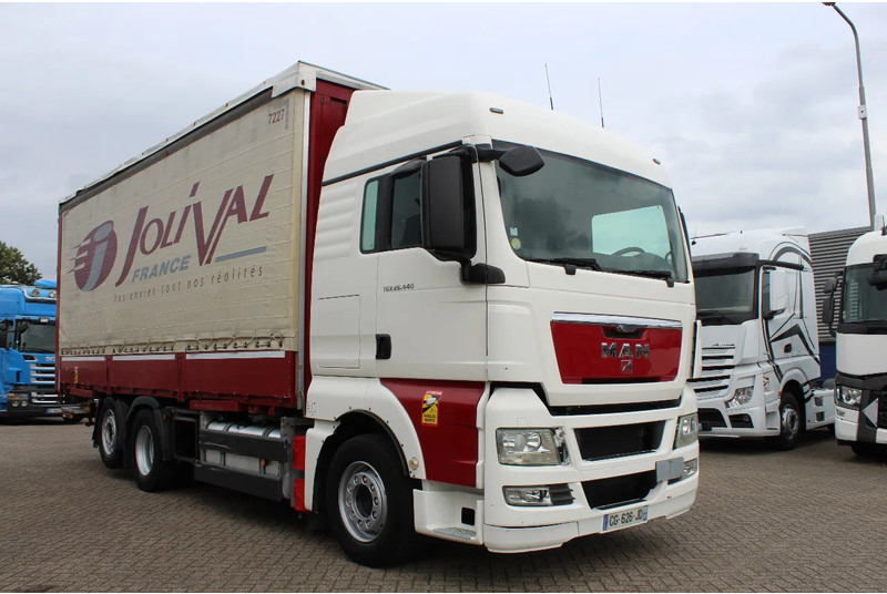 Kravas automašīna ar tentu MAN TGX 26.440 * EURO5 * 6X2 * LIFT AXLE *: foto 6