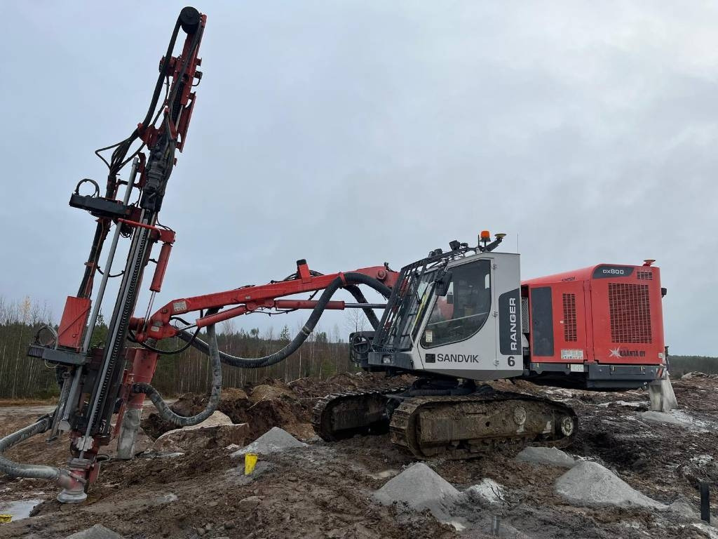 Sandvik DX800 - Urbšanas mašīna: foto 1 Sandvik DX800 - Urbšanas mašīna: foto 1