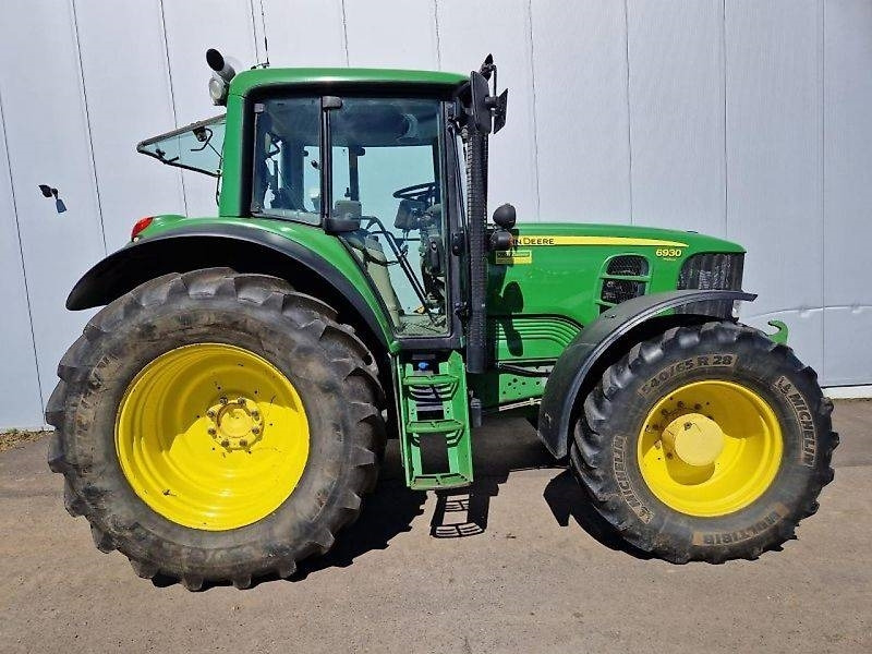 John Deere 6930 Premium AP - Traktors: foto 2 John Deere 6930 Premium AP - Traktors: foto 2