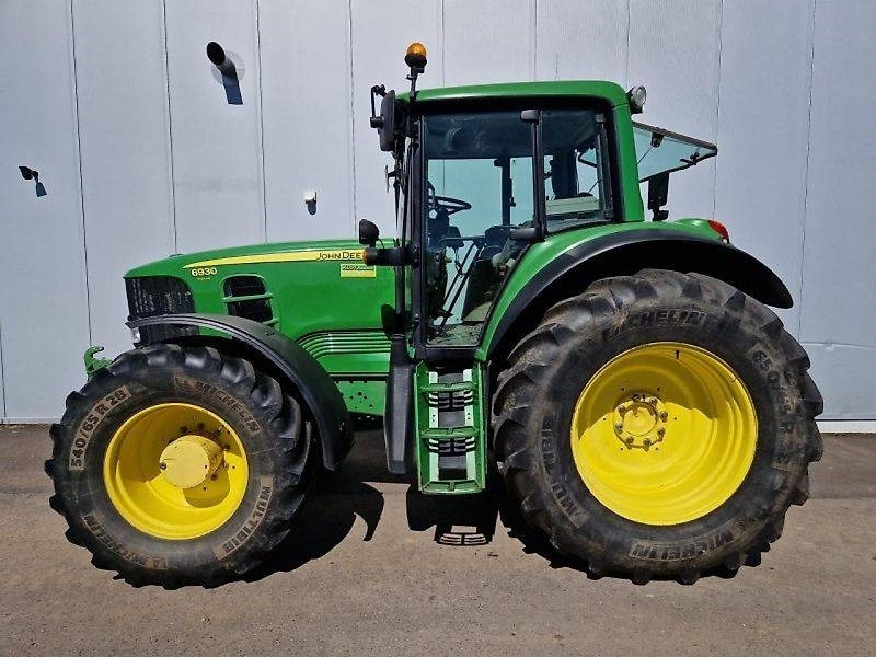 John Deere 6930 Premium AP - Traktors: foto 1 John Deere 6930 Premium AP - Traktors: foto 1