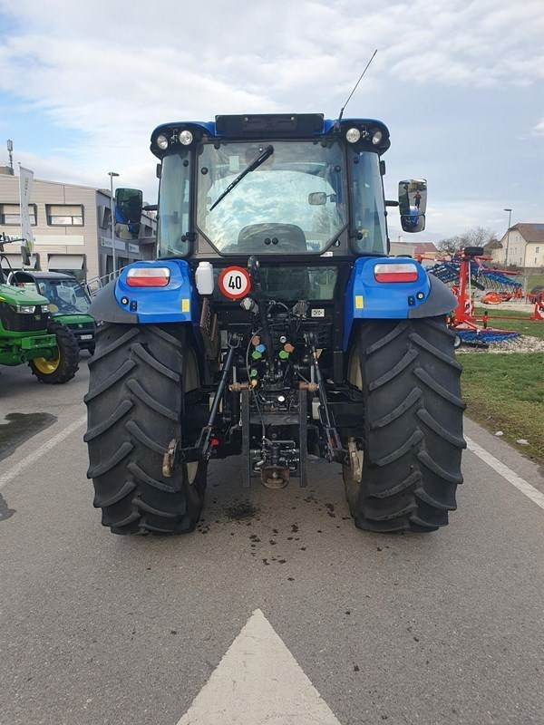New Holland T 5.115 - Traktors: foto 2 New Holland T 5.115 - Traktors: foto 2