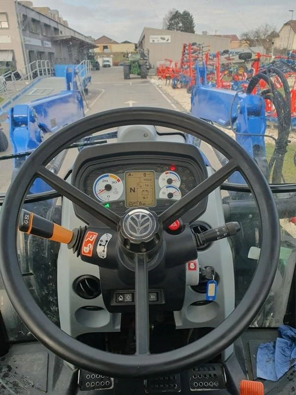 New Holland T 5.115 - Traktors: foto 4 New Holland T 5.115 - Traktors: foto 4