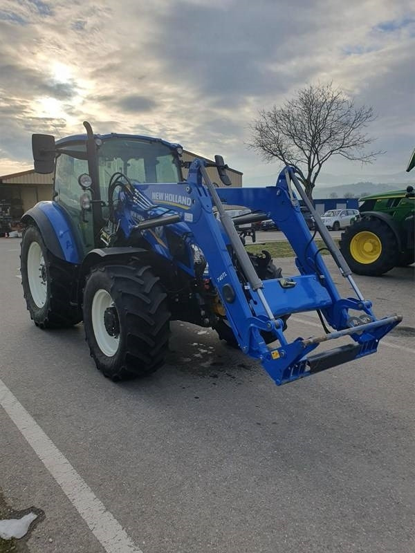 New Holland T 5.115 - Traktors: foto 1 New Holland T 5.115 - Traktors: foto 1