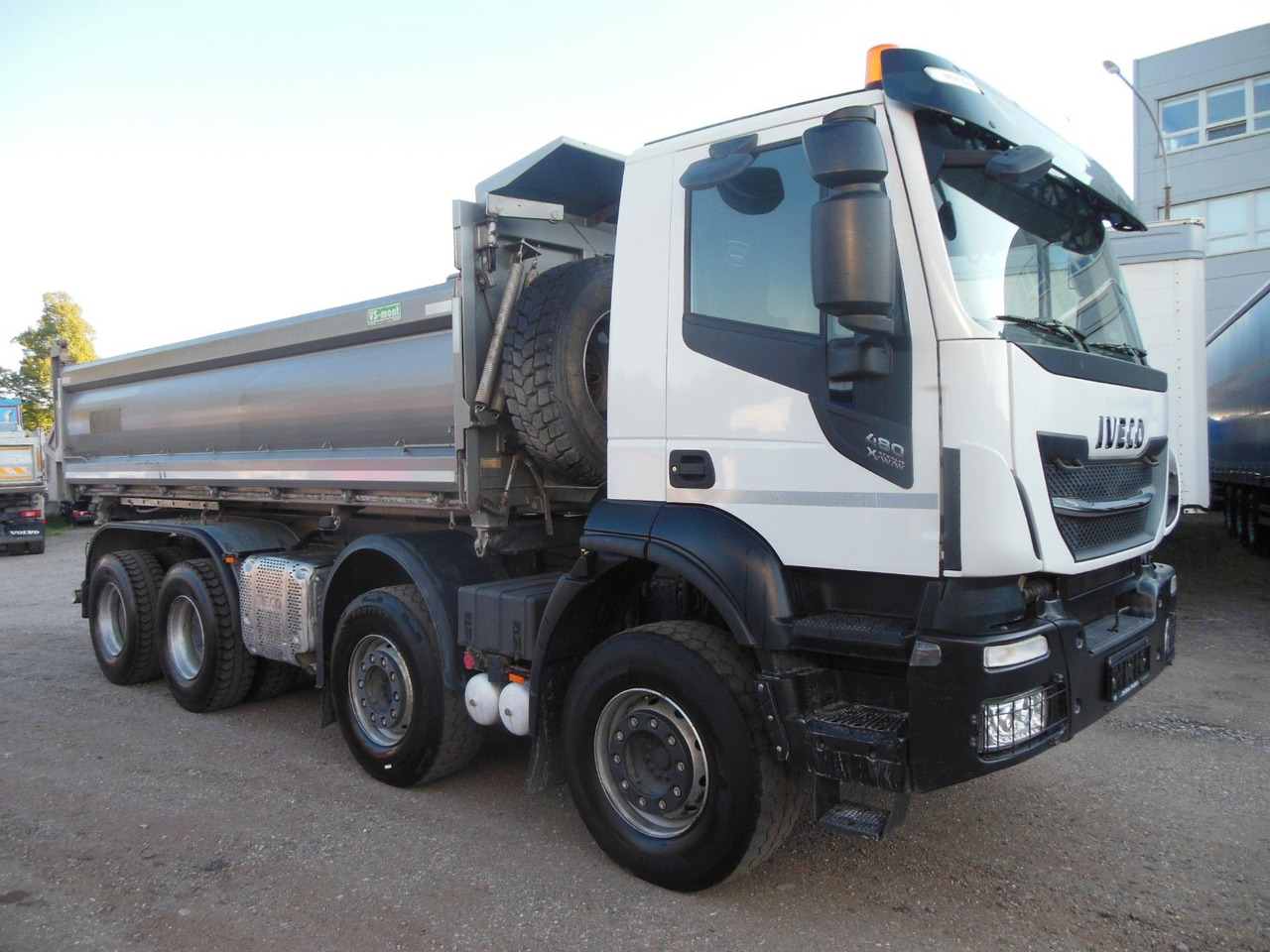 Iveco STRALIS X-WAY 480, 8X4, BORDMATIC, AHK, TOP!!! - Kravas automašīna pašizgāzējs: foto 2 Iveco STRALIS X-WAY 480, 8X4, BORDMATIC, AHK, TOP!!! - Kravas automašīna pašizgāzējs: foto 2