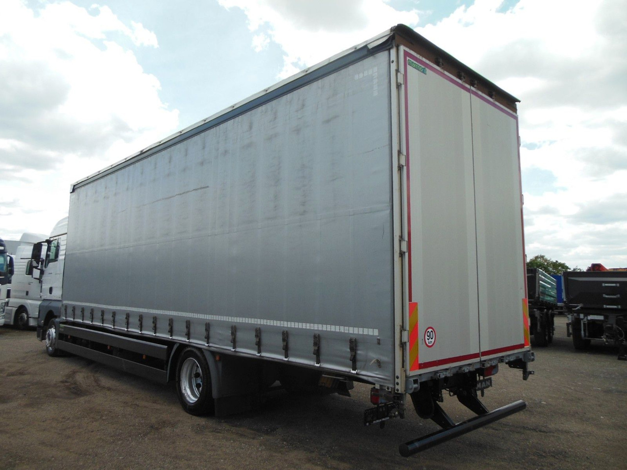 MAN TGX 18.460, XLX, VOLL LUFT, PRITSCHE 9,2M, TOP!! - Kravas automašīna ar tentu: foto 4 MAN TGX 18.460, XLX, VOLL LUFT, PRITSCHE 9,2M, TOP!! - Kravas automašīna ar tentu: foto 4