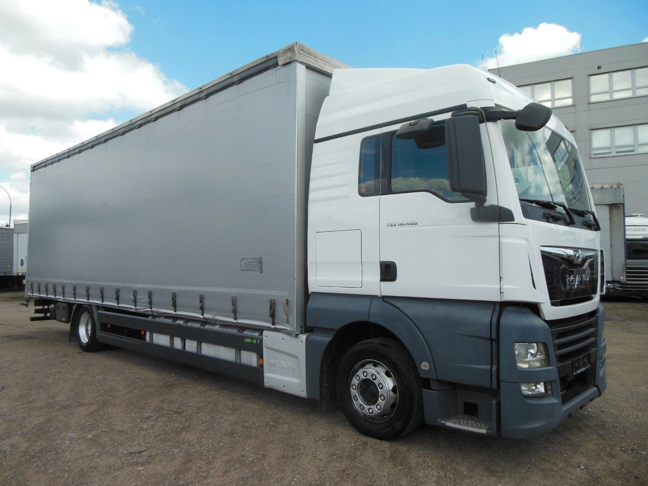 MAN TGX 18.460, XLX, VOLL LUFT, PRITSCHE 9,2M, TOP!! - Kravas automašīna ar tentu: foto 2 MAN TGX 18.460, XLX, VOLL LUFT, PRITSCHE 9,2M, TOP!! - Kravas automašīna ar tentu: foto 2
