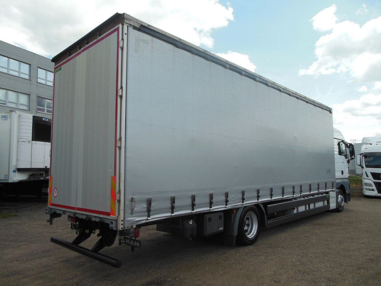 MAN TGX 18.460, XLX, VOLL LUFT, PRITSCHE 9,2M, TOP!! - Kravas automašīna ar tentu: foto 3 MAN TGX 18.460, XLX, VOLL LUFT, PRITSCHE 9,2M, TOP!! - Kravas automašīna ar tentu: foto 3