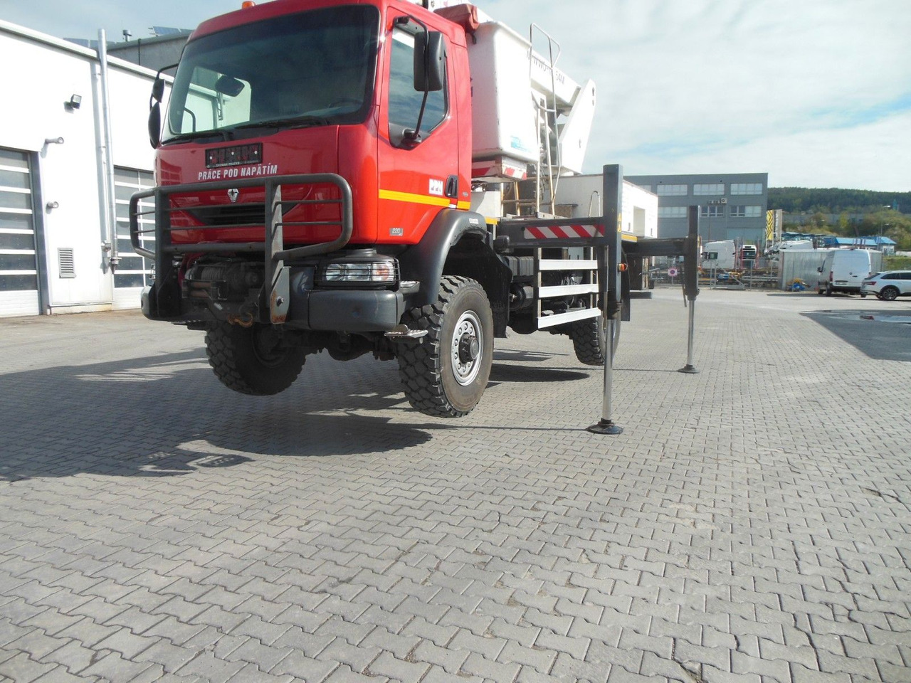 Renault MIDLUM 220.14,4X4,HUBARBEITBÜHNE 16,5M, ISOLIERT - Autopacēlājs: foto 5 Renault MIDLUM 220.14,4X4,HUBARBEITBÜHNE 16,5M, ISOLIERT - Autopacēlājs: foto 5