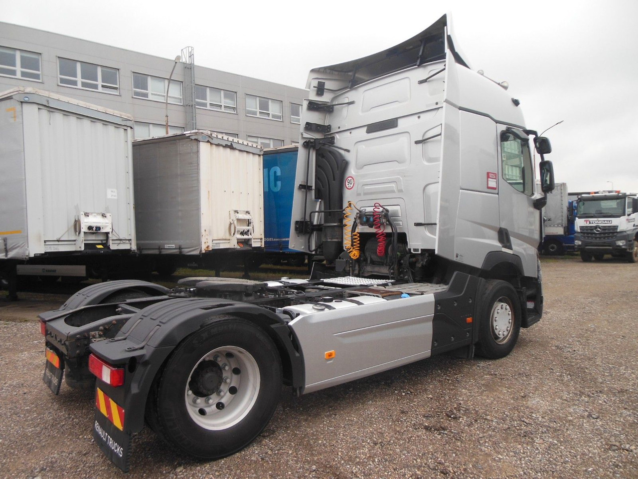 Renault T 440, STANDART, LEICHTER UNAFALL - Vilcējs: foto 3 Renault T 440, STANDART, LEICHTER UNAFALL - Vilcējs: foto 3