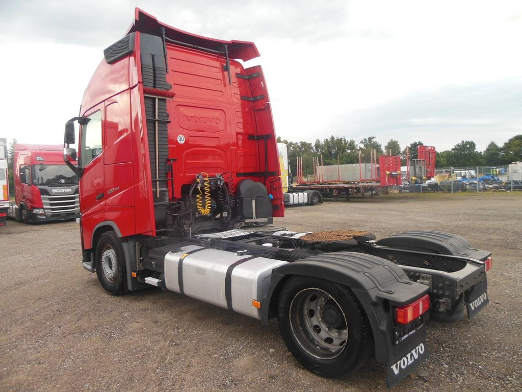 Volvo FH 13/500, LOWDECK, GLOBE XL, I PARK COOL, TOP!! - Vilcējs: foto 4 Volvo FH 13/500, LOWDECK, GLOBE XL, I PARK COOL, TOP!! - Vilcējs: foto 4