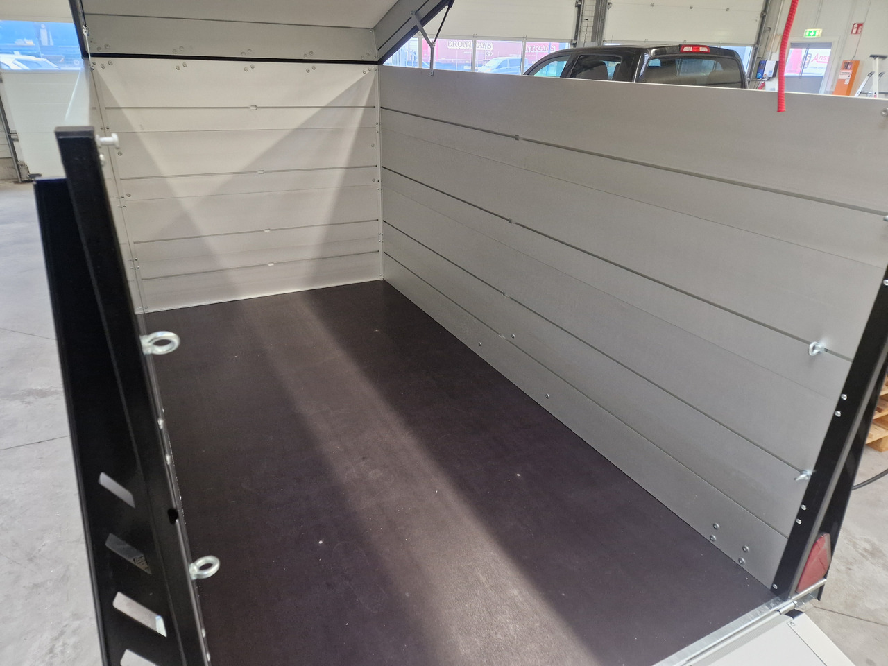 Motocikla piekabe ALUBOXX Deckelanhänger GTB 1500 VT3 Ultra Low 301x151x153cm LED black deal Modell 2025: foto 7