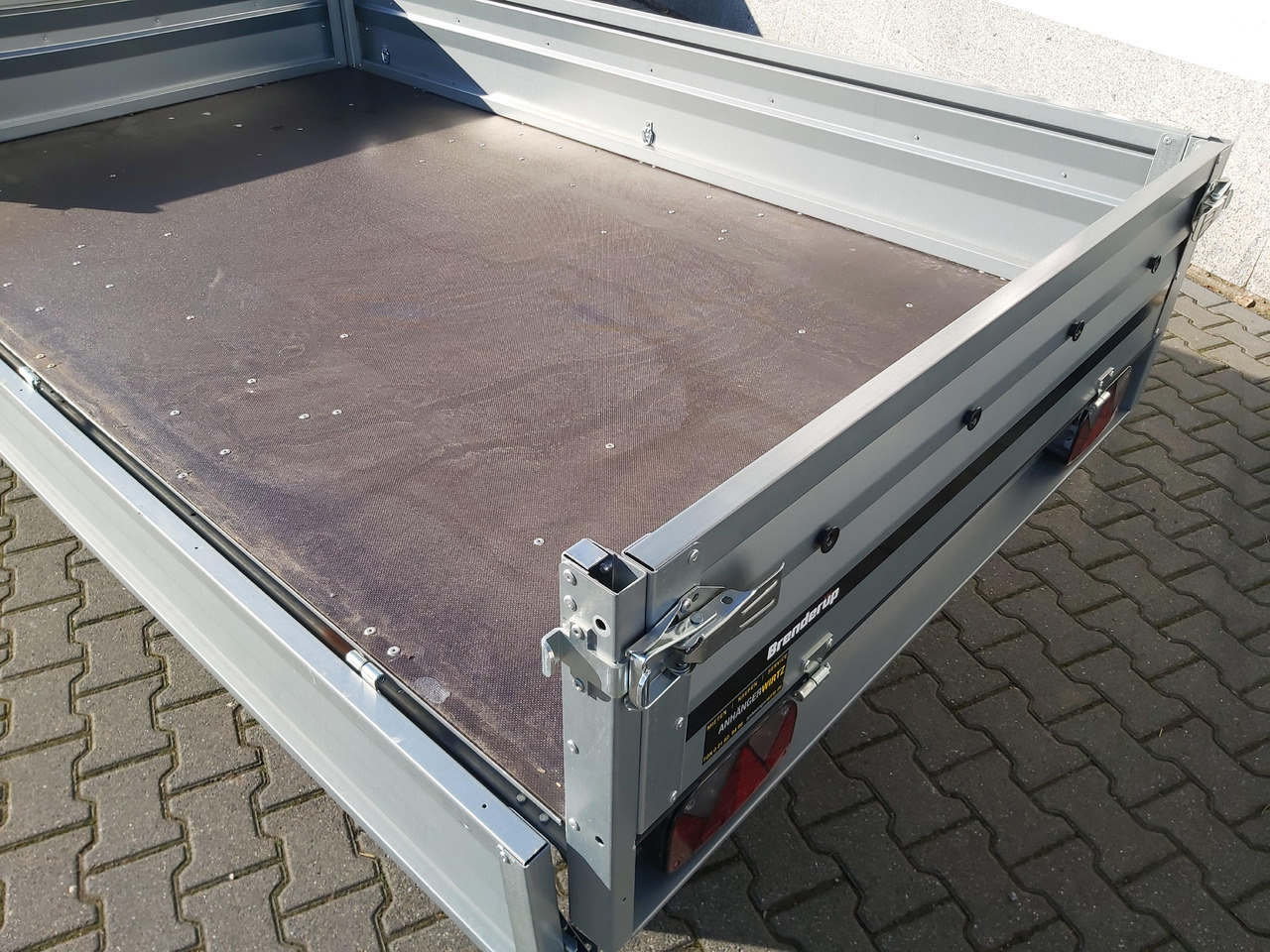 Brenderup 3251 STU 750 250x142x35cm Tandemachse 13" (S) 750kg - Bortu piekabe/ Platforma: foto 4 Brenderup 3251 STU 750 250x142x35cm Tandemachse 13" (S) 750kg - Bortu piekabe/ Platforma: foto 4