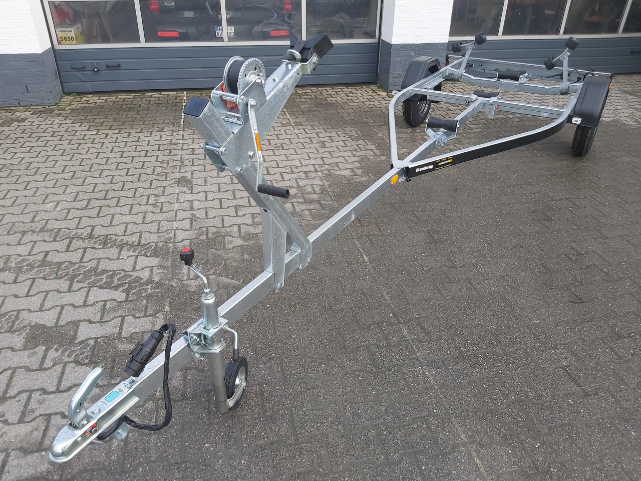 Brenderup Bootstrailer 750L UB Premium 180750UBL 750kg Winde 311959 Januar Online Aktion - Laivu piekabe: foto 3 Brenderup Bootstrailer 750L UB Premium 180750UBL 750kg Winde 311959 Januar Online Aktion - Laivu piekabe: foto 3