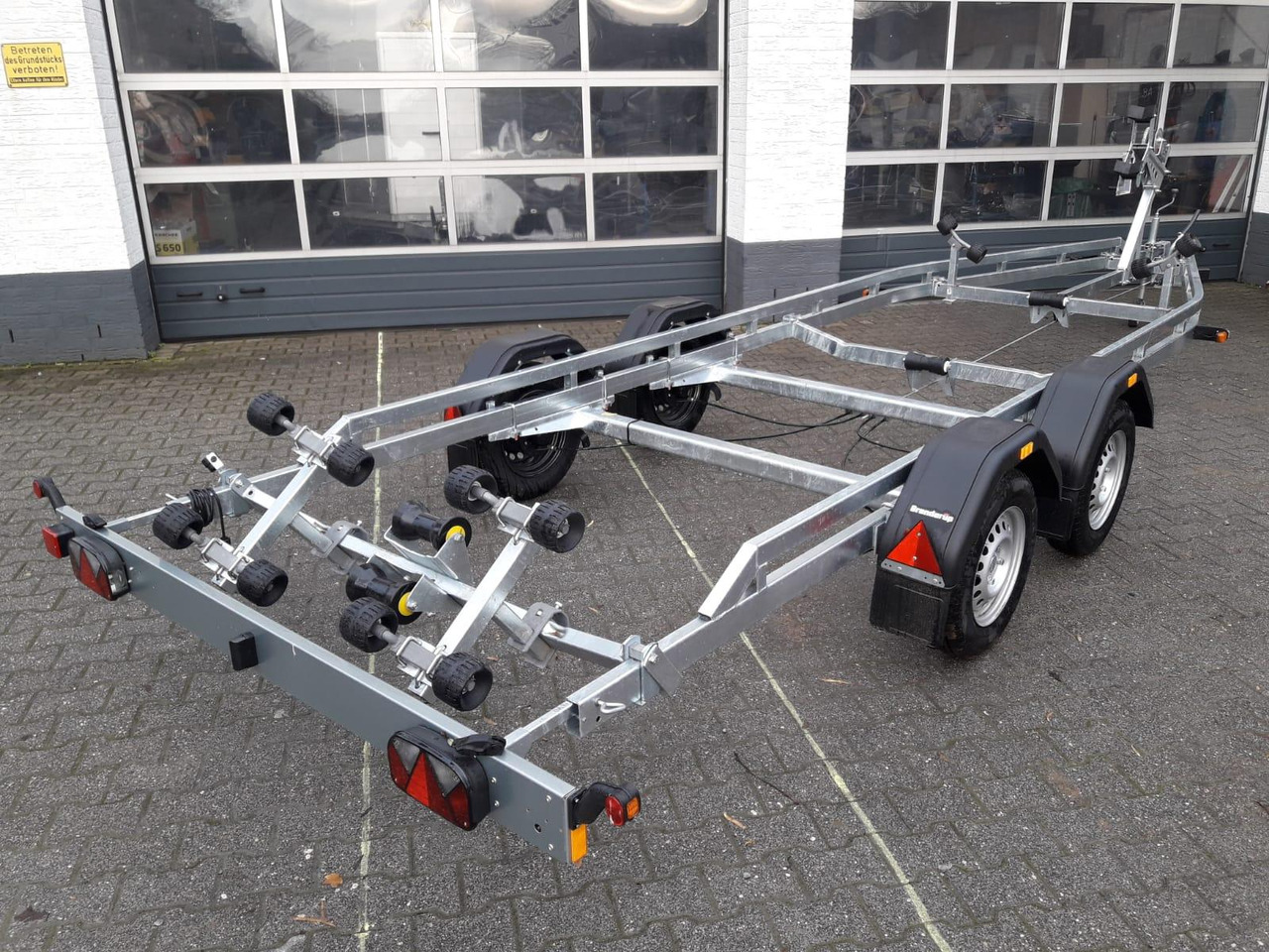 Brenderup Bootstrailer Premium 242000 TB SR 2000 Superrollen Winde Boote bis 650cm 2000kg 312268 - Laivu piekabe: foto 2 Brenderup Bootstrailer Premium 242000 TB SR 2000 Superrollen Winde Boote bis 650cm 2000kg 312268 - Laivu piekabe: foto 2