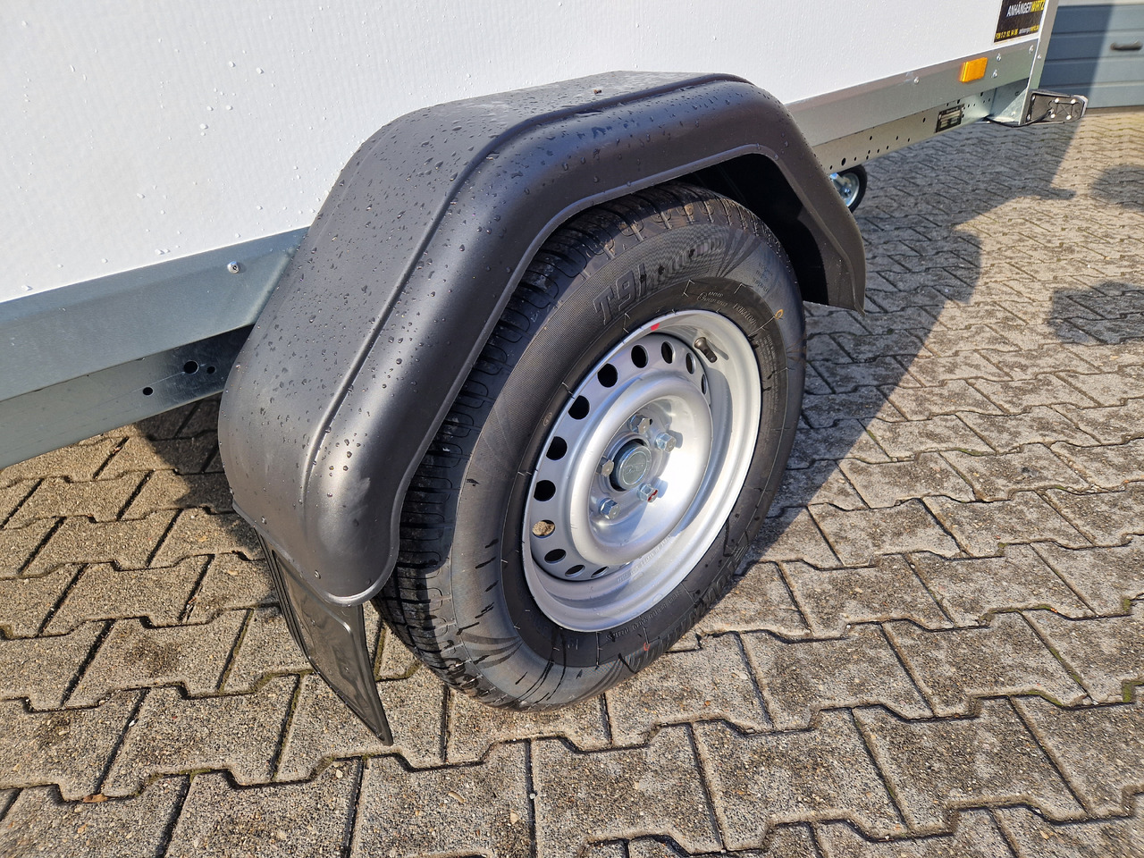 Piekabe slēgtā virsbūve Brenderup Cargo Dynamic CD260 B R 260x153x150cm niedrig Heckrampe Wabenwände (S) 1300kg: foto 7