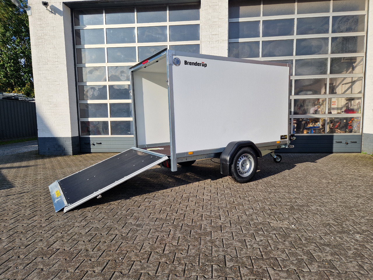 Piekabe slēgtā virsbūve Brenderup Cargo Dynamic CD260 B R 260x153x150cm niedrig Heckrampe Wabenwände (S) 1300kg: foto 10