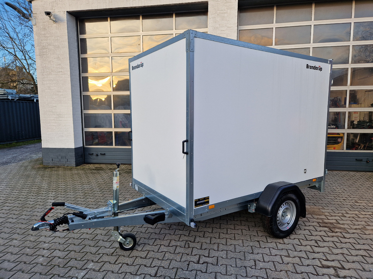 Brenderup Cargo Dynamic CD260 BD 260x150x185cm Hecktüren Wabenwände (S) 1300kg - Piekabe slēgtā virsbūve: foto 1 Brenderup Cargo Dynamic CD260 BD 260x150x185cm Hecktüren Wabenwände (S) 1300kg - Piekabe slēgtā virsbūve: foto 1