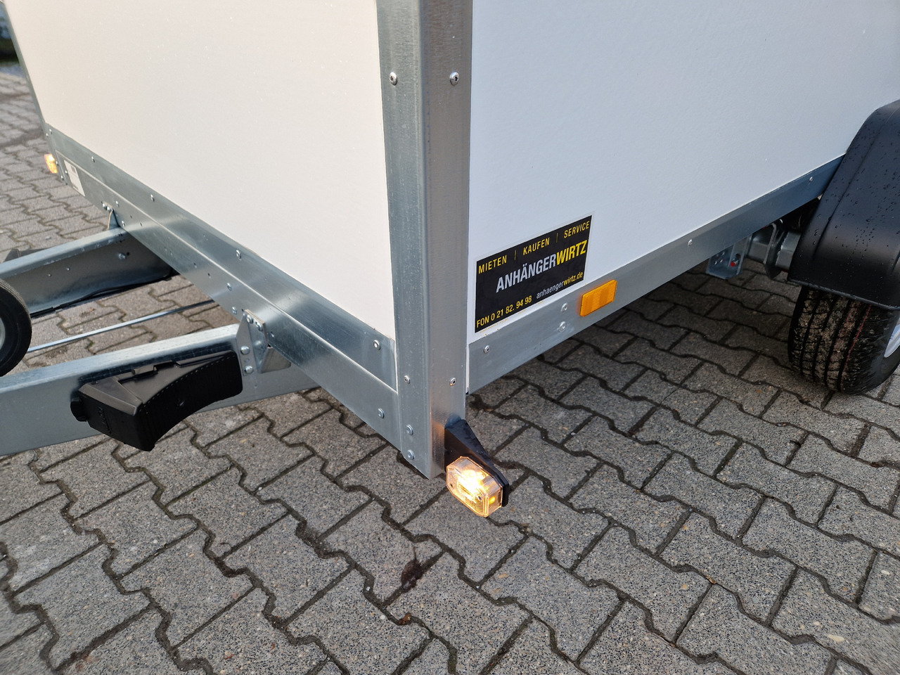 Brenderup Cargo Dynamic CD260 BD 260x150x185cm Hecktüren Wabenwände (S) 1300kg - Piekabe slēgtā virsbūve: foto 2 Brenderup Cargo Dynamic CD260 BD 260x150x185cm Hecktüren Wabenwände (S) 1300kg - Piekabe slēgtā virsbūve: foto 2