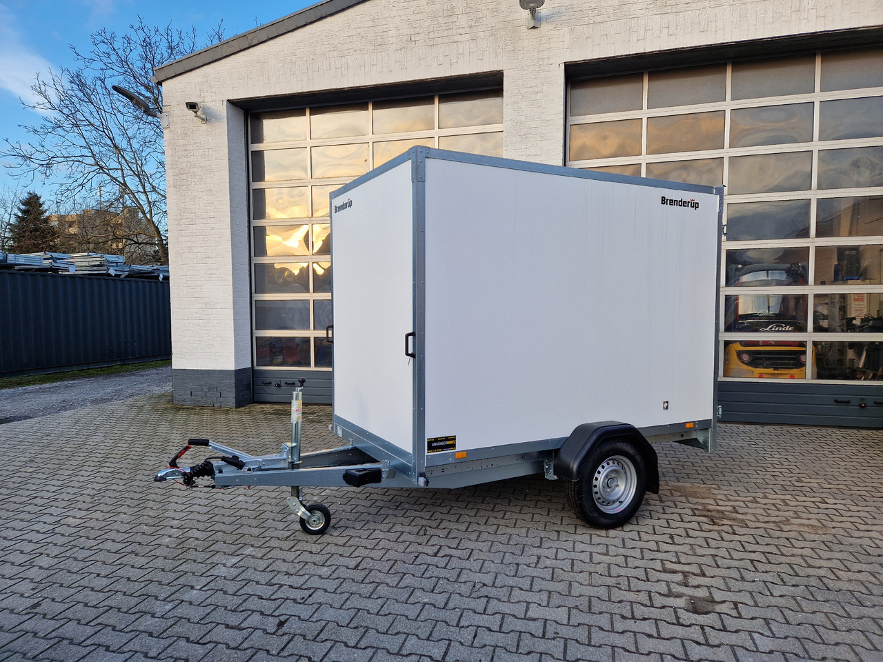 Brenderup Cargo Dynamic CD260 BD 260x150x185cm Hecktüren Wabenwände (S) 1300kg - Piekabe slēgtā virsbūve: foto 3 Brenderup Cargo Dynamic CD260 BD 260x150x185cm Hecktüren Wabenwände (S) 1300kg - Piekabe slēgtā virsbūve: foto 3