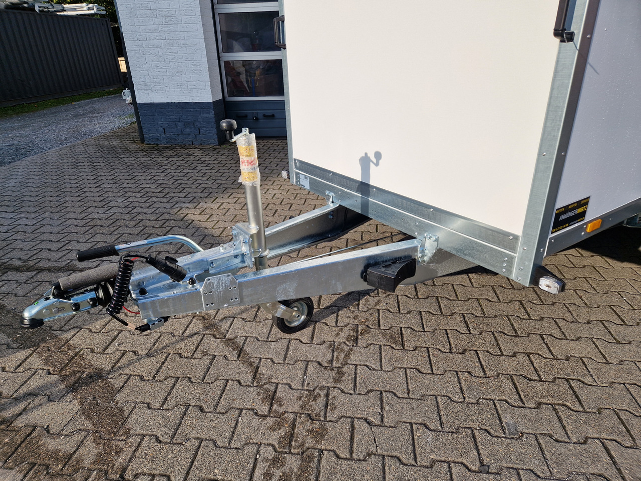 Brenderup Cargo Dynamic CD350 TB R 350x155x185cm Heckrampe Wabenwände (L) 2500kg - Piekabe slēgtā virsbūve: foto 1 Brenderup Cargo Dynamic CD350 TB R 350x155x185cm Heckrampe Wabenwände (L) 2500kg - Piekabe slēgtā virsbūve: foto 1