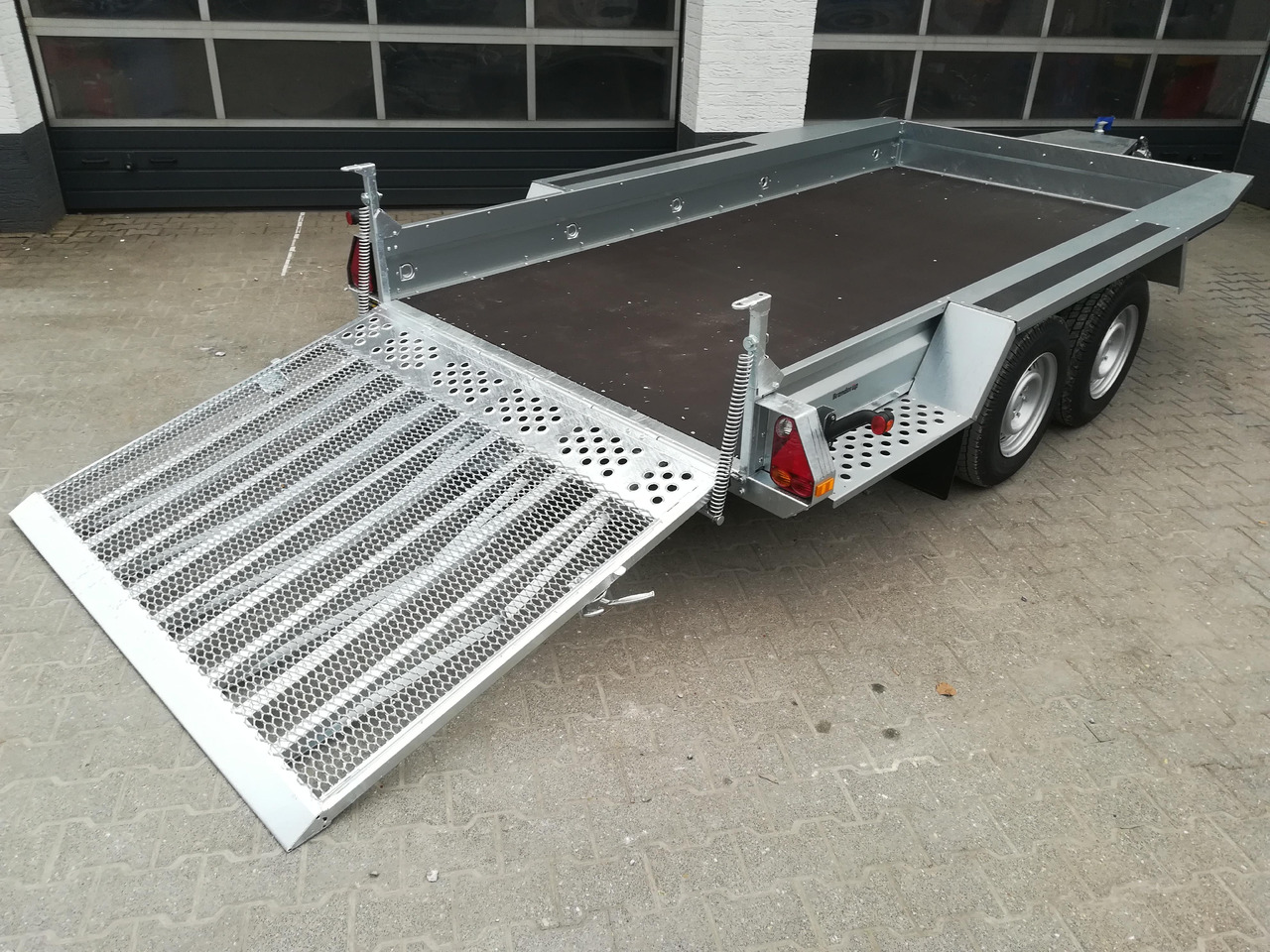 Brenderup MT 3651 MT3600 STB 3500 365x180x27cm Auffahrklappe Löffelablage (L) 3500kg Modell 2025 - Celtniecības tehnikas piekabe: foto 1 Brenderup MT 3651 MT3600 STB 3500 365x180x27cm Auffahrklappe Löffelablage (L) 3500kg Modell 2025 - Celtniecības tehnikas piekabe: foto 1