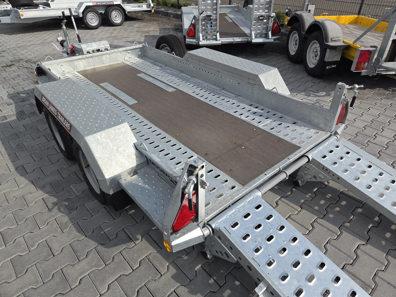 Brian James Digger Plant 543-2813-35 280x130cm Auffahrrampen klappbar Reserverad 3500kg - Celtniecības tehnikas piekabe: foto 4 Brian James Digger Plant 543-2813-35 280x130cm Auffahrrampen klappbar Reserverad 3500kg - Celtniecības tehnikas piekabe: foto 4